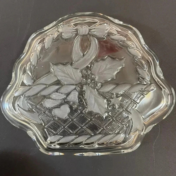 Mikasa Studio Nova Clear Glass Holiday Basket Candy Dish Vase Frosted Glass - Picture 2 of 5